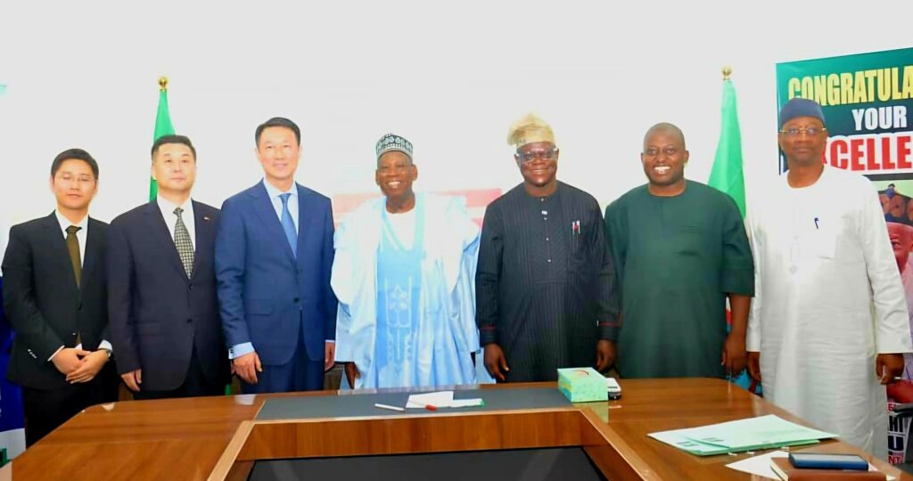 Ganduje receives Chinese Ambassador to Nigeria, Dunhai, both discuss 'areas of shared and mutual interest'