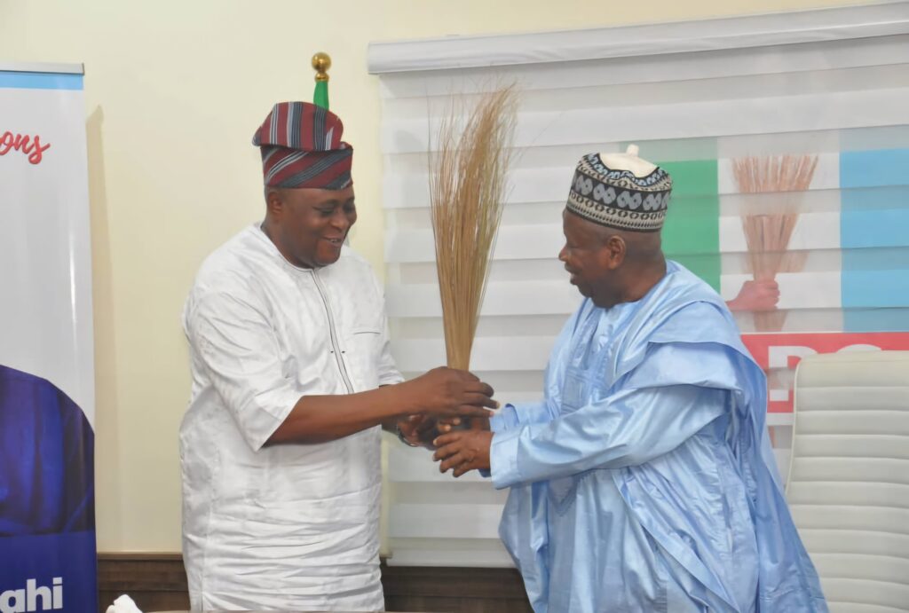 Retired Army Colonel, Adegbola, officially joins APC, brings over 13,000 supporters