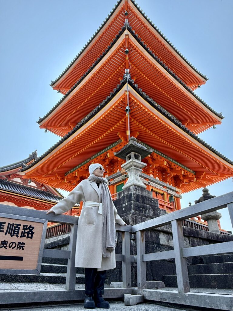 Exploring Kyoto with friends. Japan 🇯🇵
Beautiful city with a rich history and many gorgeous pagodas.