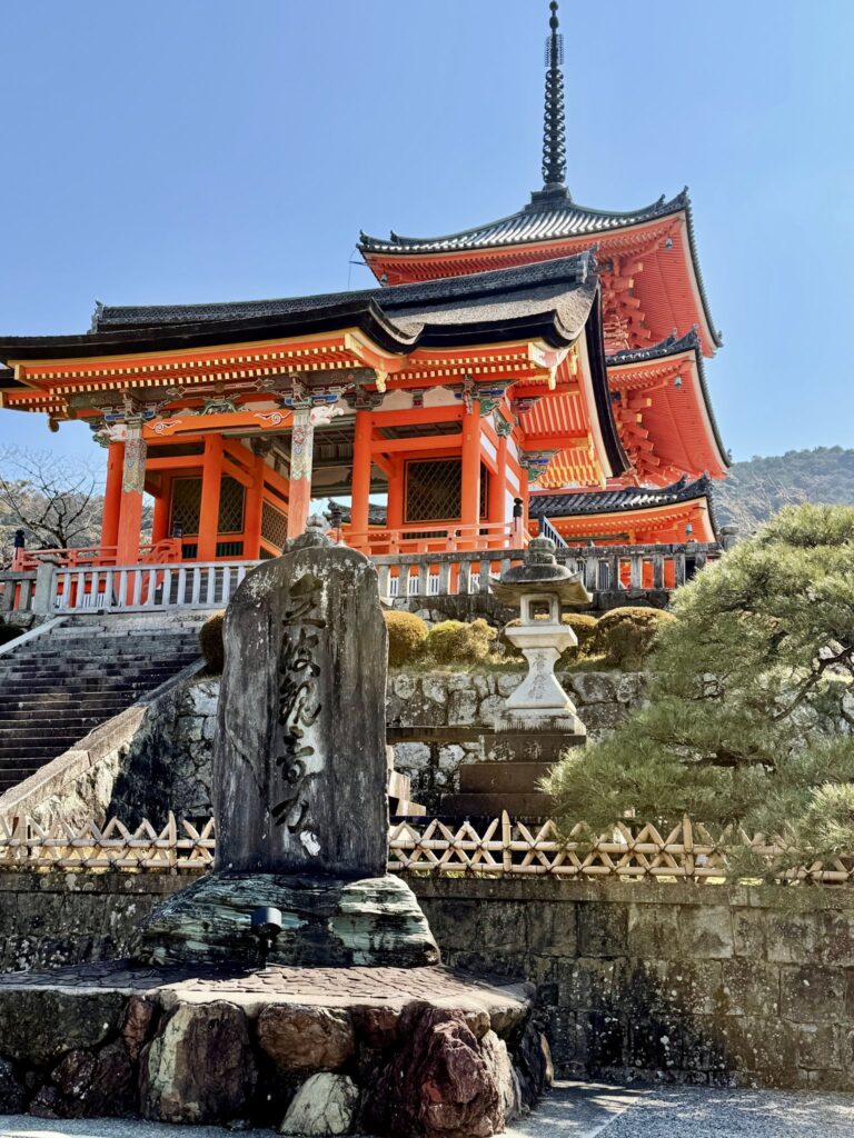 Exploring Kyoto with friends. Japan 🇯🇵
Beautiful city with a rich history and many gorgeous pagodas.