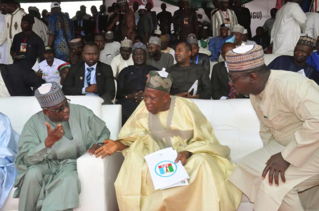 Ganduje receives 'thousands of PDP, LP members' into the APC