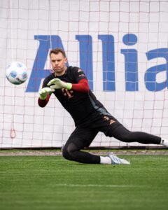 Bayern Munich: Manuel Neuer returns to training