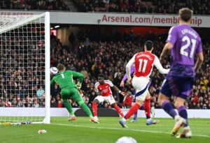 Premier League 2024/25: Arsenal 2-1 Fulham - Saka scores on return to action
