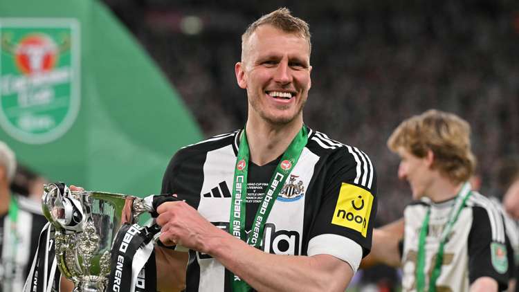 Newcastle United: Defender Dan Burn extends contract with Magpies until 2027