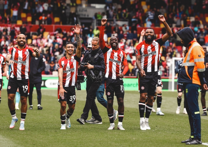 Premier League 2024/25: Brentford 4-3 Manchester United – Luke Shaw hits his own net
