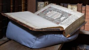 Wales: Rare 1588 Welsh Bible to go on public display for the first time