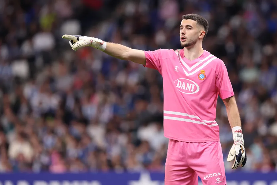 Official: FC Barcelona sign goalkeeper, Joan Garcia