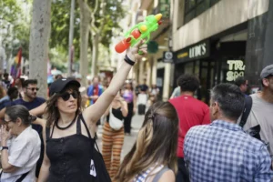 Spain: Spaniards use water pistols on visitors to protest mass tourism