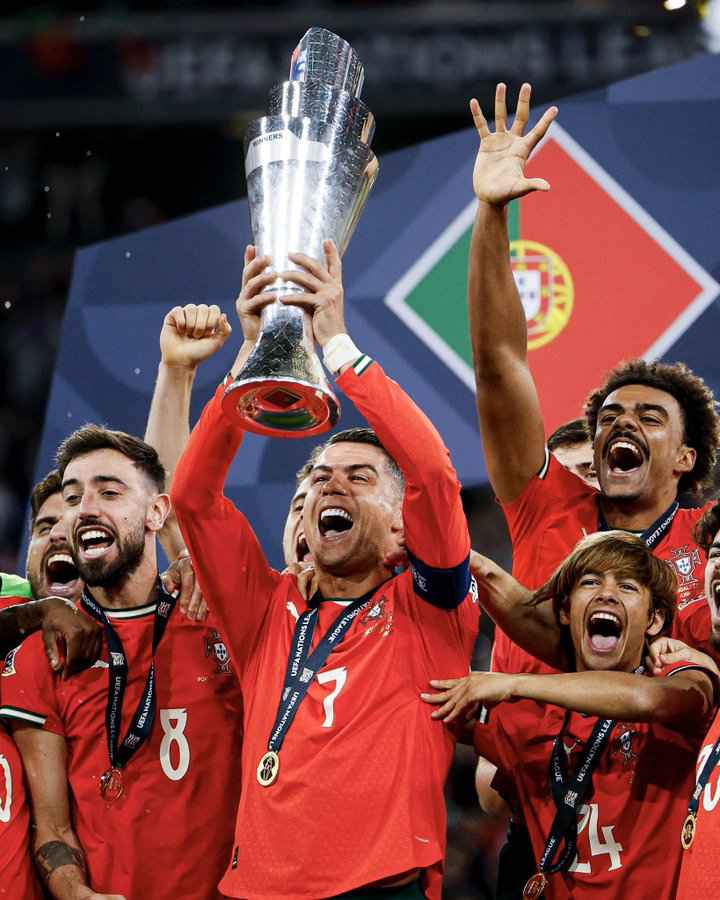 Uefa Nations League 2024/25: Portugal 2(5)-(3)2 Spain - C. Ronaldo and partner, Rodriguez, celebrate after victory
