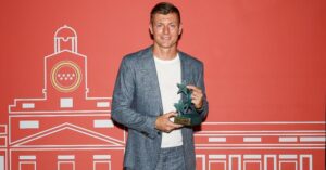 Real Madrid: Toni Kroos receives the Premio Siete Estrellas from the Madrid Regional Government