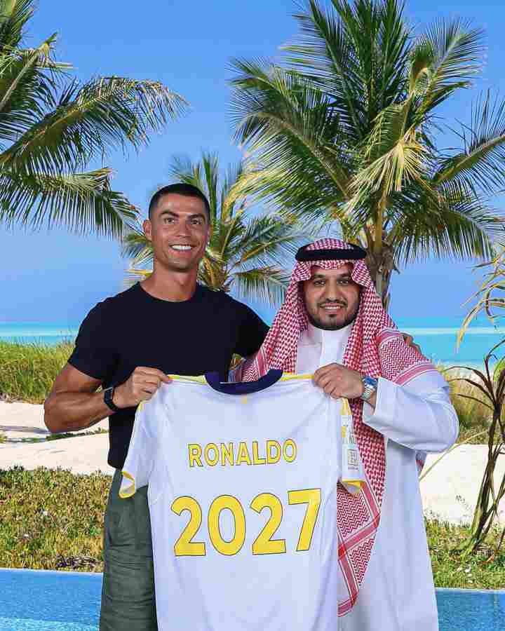 Official: Cristiano Ronaldo renews contract with Al Nassr