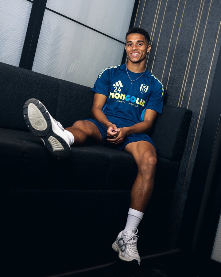 Official: Josh King signs new long-term contract with Fulham