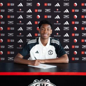 Official: Manchester United signs French forward Enzo Kana-Biyik