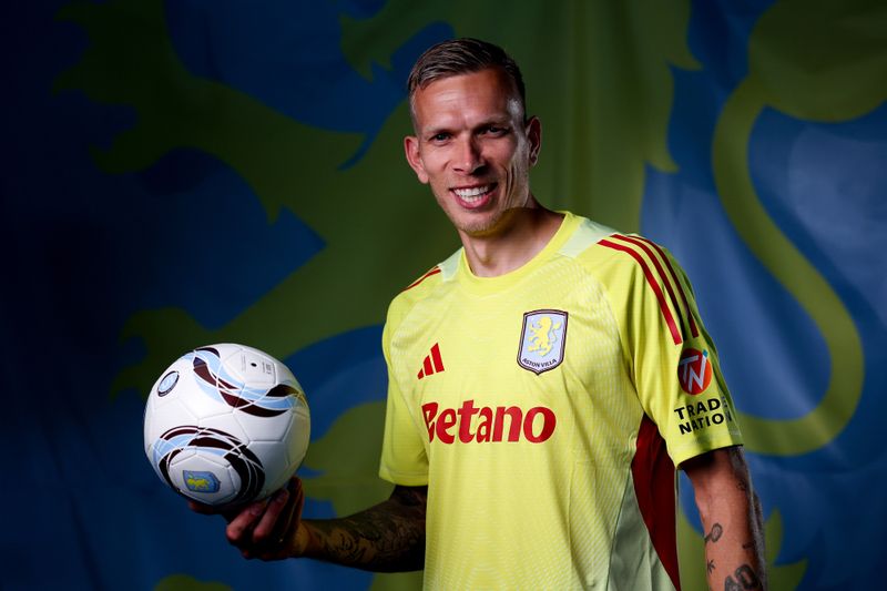 Official: Aston Villa signs goalkeeper Marco Bizot