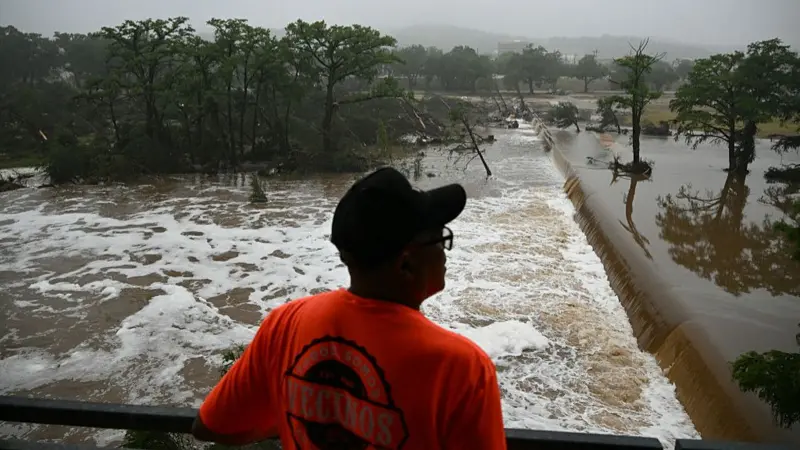 Nine children among 27 dead in Texas flooding as search continues for missing girls