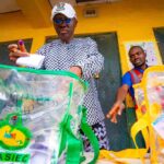 Photos: Governor Sanwo-Olu and wife cast votes at Lagos Island East LCDA