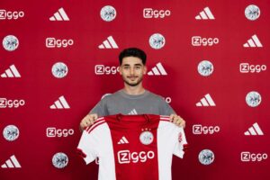 Official: Ajax signs winger Raul Moro on a five-year deal