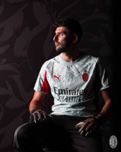 Official: AC Milan signs Italian goalkeeper Pietro Terracciano