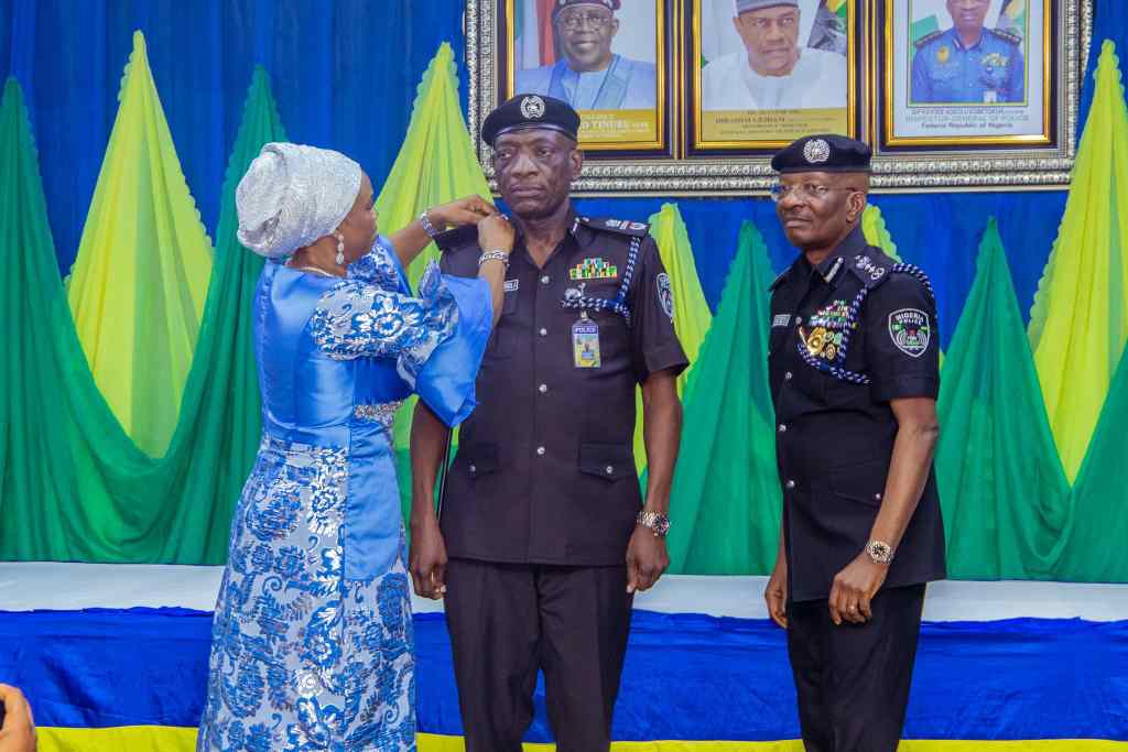 IGP decorate 12 AIGs, 16 CPs with new ranks