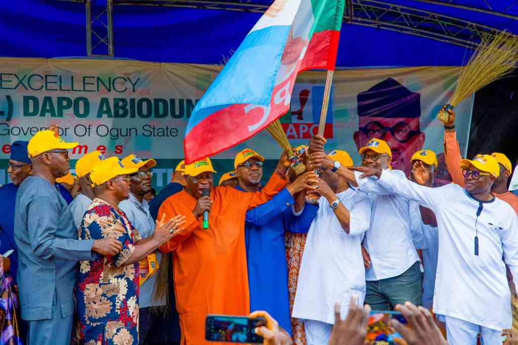 Governor Abiodun receive returnee prominent political figures from PDP into APC