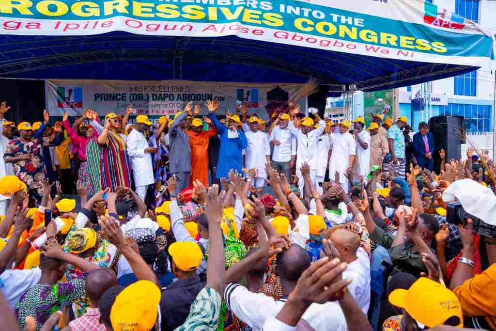 Governor Abiodun receive returnee prominent political figures from PDP into APC