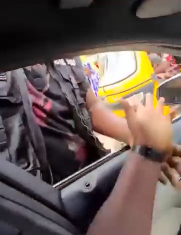 Lagos Police officers captured attempting to forcibly remove glasses from motorists to face ‘commensurate’ disciplinary actions