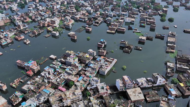 India flash floods k*ll at least four