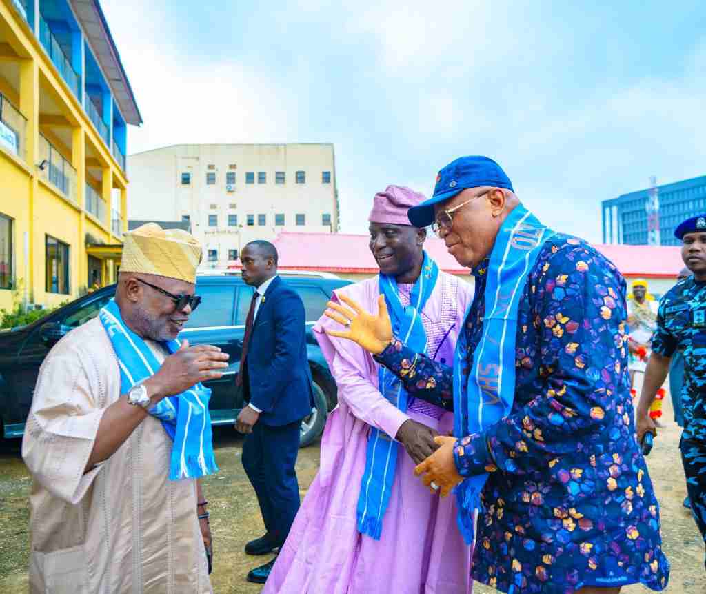 Photos: Governor Eno reunites with classmates of 1981 set in Lagos