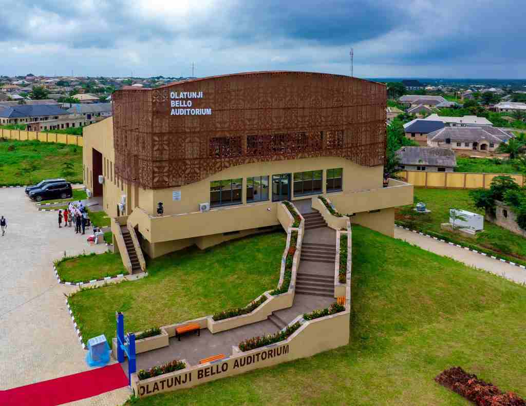 Governor Sanwo-Olu commissions 550-seater auditorium at LASU, Epe Campus