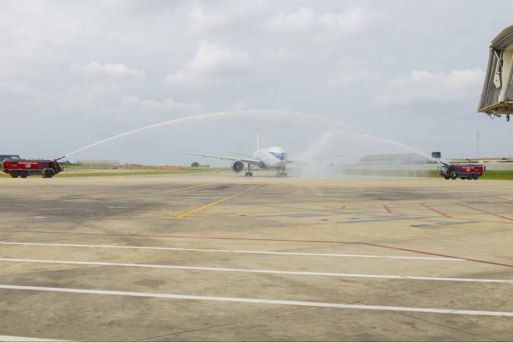 Photos: Air Peace receives 4th Boeing 777 aircraft into Lagos with water salute