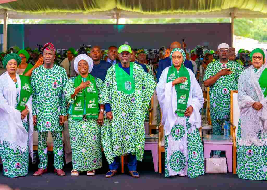 First Lady Oluremi Tinubu empowers 1,000 women and persons living with disabilities in Lagos