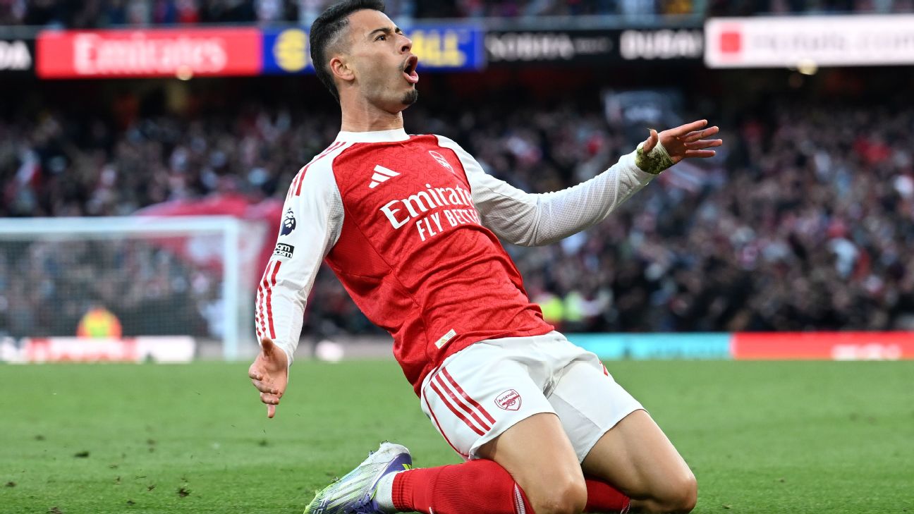 Gabriel Martinelli celebrates after scoring the equalizer for Arsenal against Manchester City