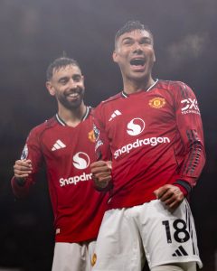 Chelsea settle for 1-2 defeat at Manchester United