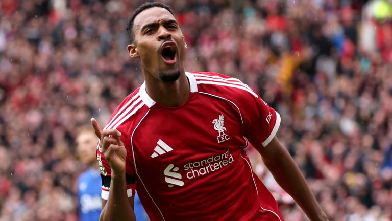 Liverpool remain perfect in Premier League after 2-1 win over Everton