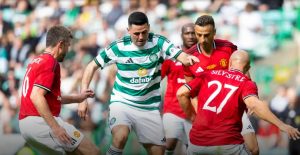 Manchester United legends beaten by Celtic Legends on penalties