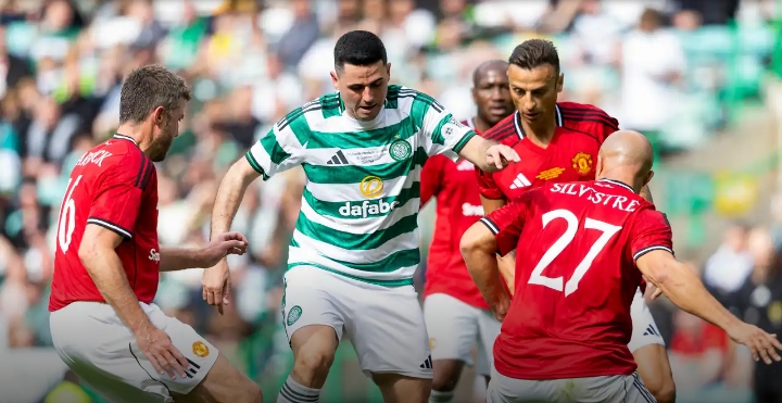 Manchester United legends beaten by Celtic Legends on penalties