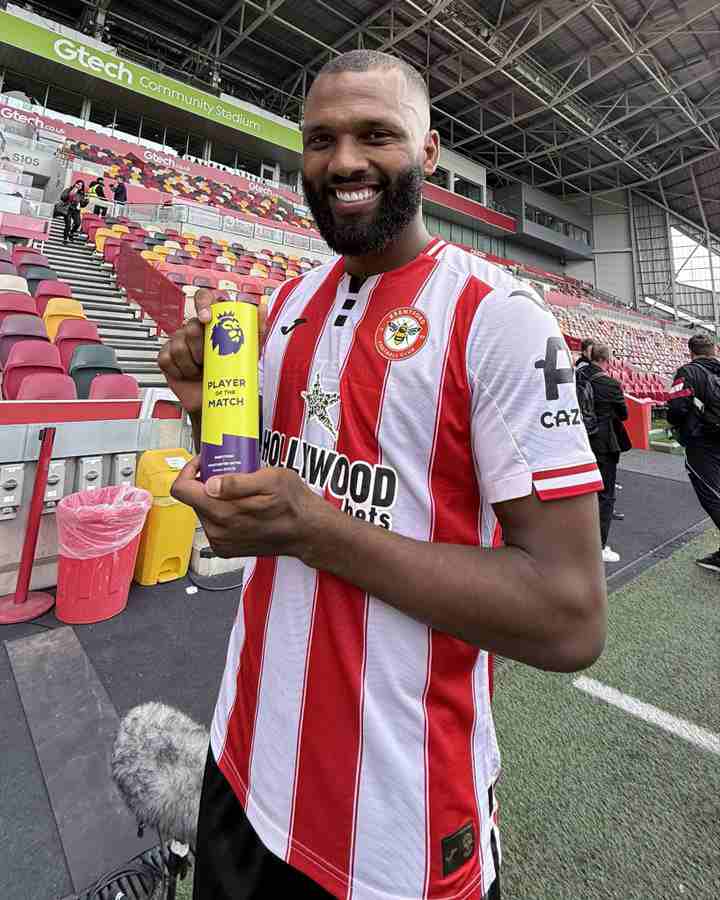 Brentford's Igor Thiago poses with his Player Of The Match accolade
