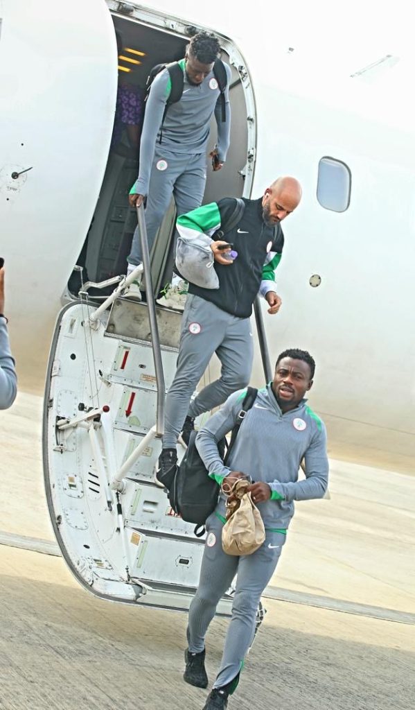 After ‘mid-air windscreen crack’, Super Eagles arrives safely in Uyo