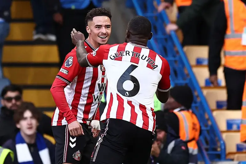 Sunderland come from the back to stun Chelsea 2-1 at Stamford Bridge