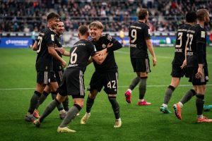 Kimmich inspires Bayern Munich to 3-0 win over 10-man Borussia Moenchengladbach