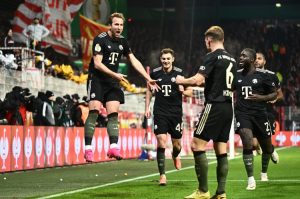 Kane score hat-trick in 5-0 Bayern Munich win against 10-man Stuttgart