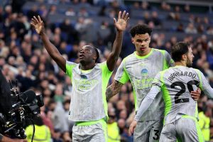 Everton 3-3 Manchester City: Cityzens lose crucial points in six-goal clash