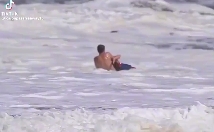 16-year old lifeguard rescues young boy from huge ocean waves in Santa Cruz, California