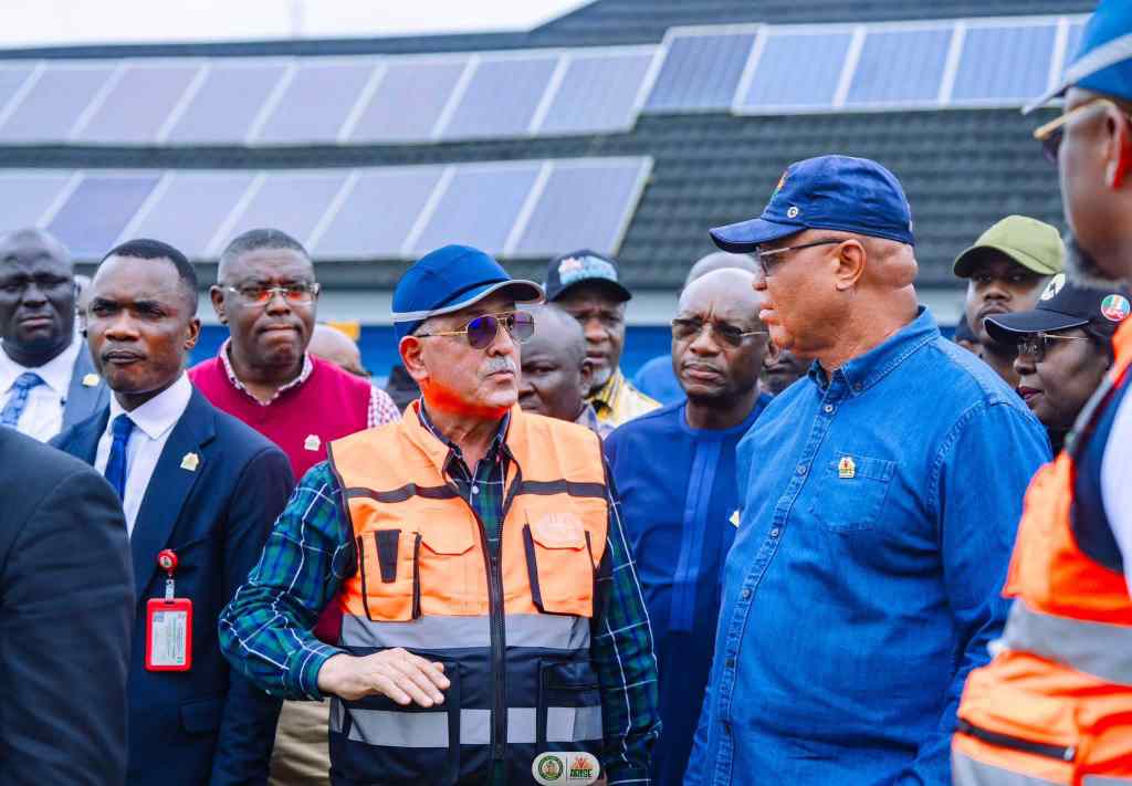 Governor Eno to demolish buildings blocking natural waterways after inspection of flood-affected areas in Uyo 2 Umo Eno, Executive Governor of Akwa Ibom State, with contractors as he directs Ministries, Agencies to find long-term solutions to flooding in the State
