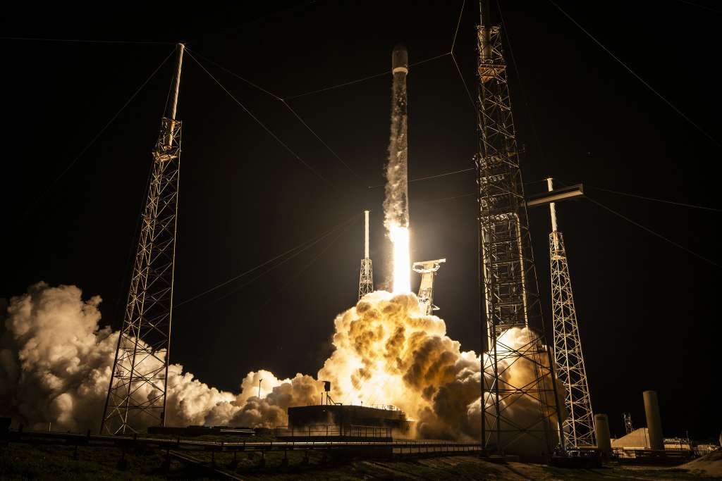 Fragment of SpaceX Rocket the size of a school bus crashes into the Moon 1 SpaceX Rocket, Falcon 9, launches from Space Launch Complex 40 (SLC-40) at Cape Canaveral Space Force Station in Florida, United States (US)