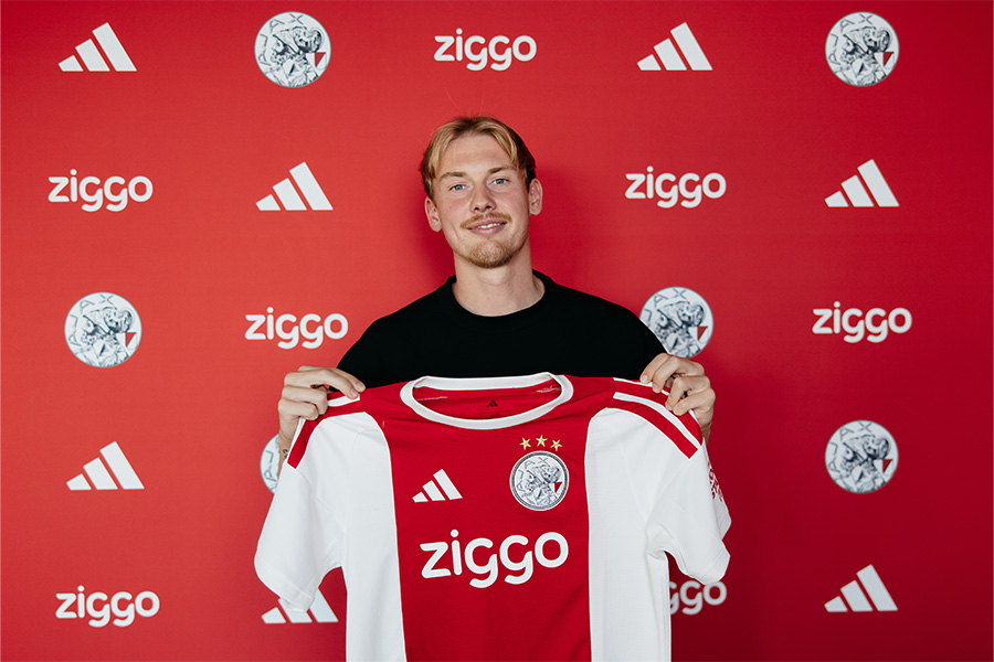 Official: Ajax sign midfielder Julian Brandt from Dortmund 1 AFC Ajax new signing from Borussia Dortmund, Julian Brandt