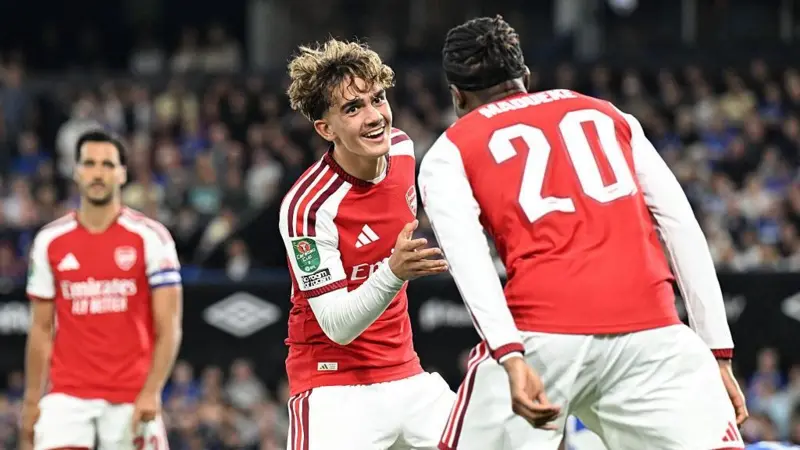 Ipswich Town 2-4 Arsenal: Juvenile Dowman net brace as Gunners ease to EFL Cup fourth round 1 Youngster, Max Dowman, celebrates with teammate after scoring for Arsenal in the EFL Cup third round match against Ipswich Town at Portman Road on Tuesday 15 September, 2026
