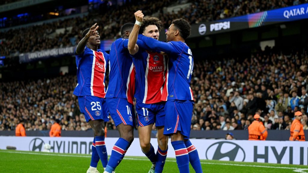 Manchester City 2-4 PSG: Maresca suffer first defeat of the season in front of Guardiola 5 Paris Saint-Germaine (PSG) players celebrate 4-2 victory over Manchester in the Uefa Champions League 2026/27 League Phase match at Etihad Stadium on Wednesday 14 October, 2026