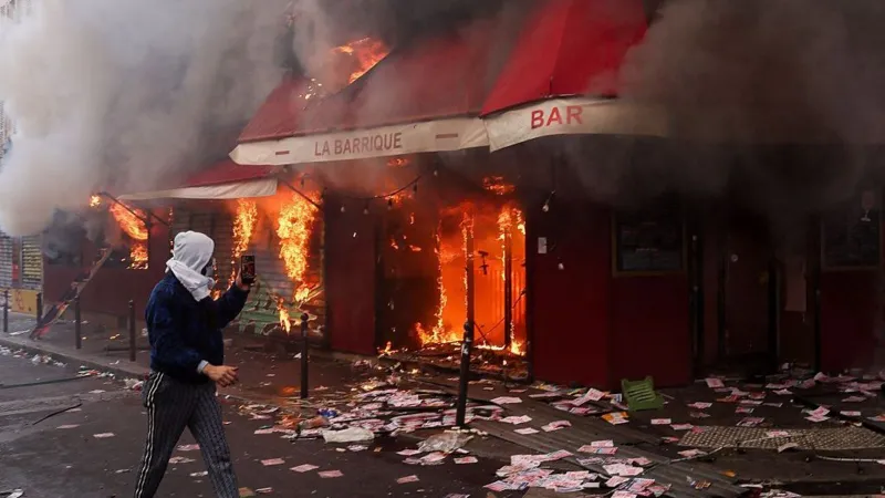 La Barrique bar in the Capital of France, Paris, was set on fire